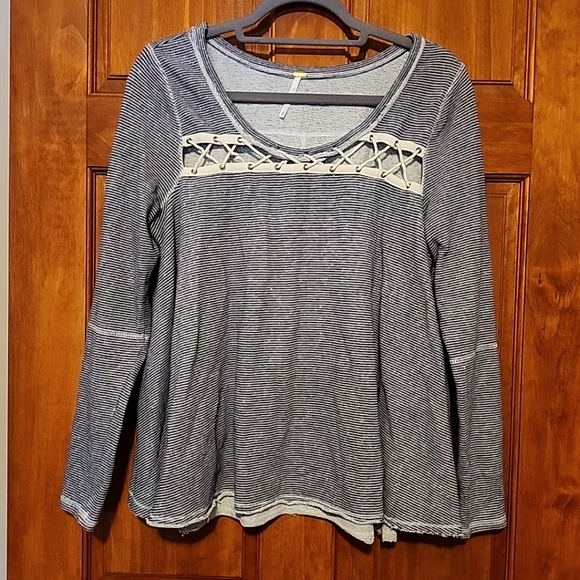 Free People Womans Size M Cotton Blend top w laced bodice and frayed hemline - Picture 11 of 11